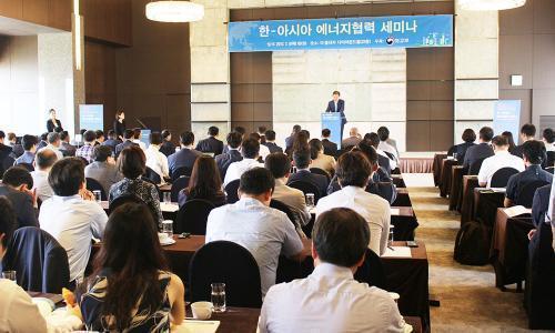 조현 외교부 차관이 6일 서울 플라자호텔에서 열린 ‘한-아시아 에너지협력 세미나’에서 개회사를 하고 있다.  