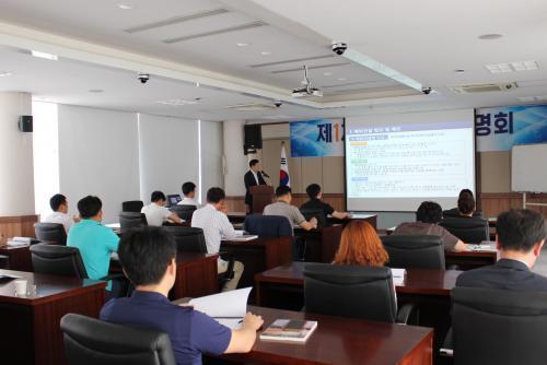 21일 서울 강서구 전기공사협회에서 열린 ‘전기공사업 해외진출 설명회’에서 참석자들이 강의를 듣고 있다.