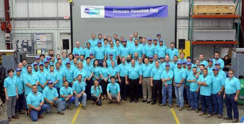 25일 미국 텍사스주 휴스턴에 위치한 ACT Independent Turbo Services (이하 ACT) 본사에서 박흥권 두산중공업 터빈·발전기 BG장을 비롯해 빌리 콜맨(Billy Coleman) ACT CEO와 임직원이 참석한 가운데 인수 완료 기념 행사인 ‘Doosan-Houston day’를 갖고 있다. 

