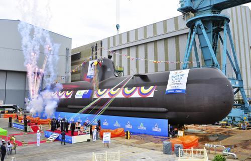 현대중공업이 지난 7일 울산 본사에서 1천800톤급 최신예 잠수함인 '신돌석함'을 진수했다.