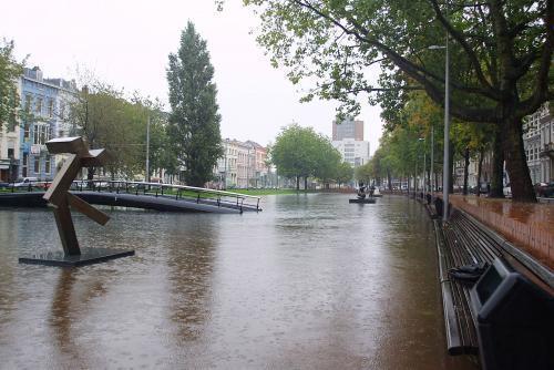 지대가 낮아 홍수가 자주 발생하던 네덜란드 로테르담은 기후변화적응대책의 추진을 통해 시민들의 삶의 질을 높이기 위한 노력을 계속하고 있다.