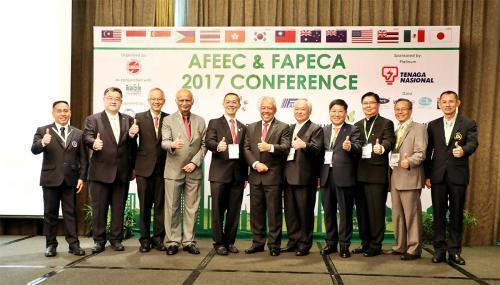 제31차 아·태지역 전기공사협회연합회(FAPECA) 회의가 지난 11일부터 13일까지 말레이시아 쿠알라룸푸르에서 개최됐다. 파페카 개막식에 참석한 각국 대표단이 포즈를 취하고 있다.