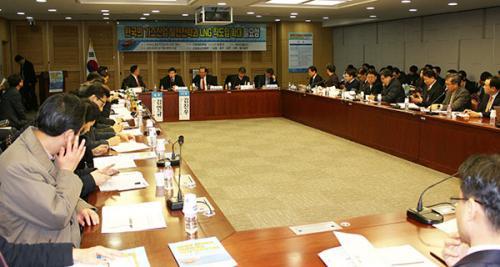 지난 12일 국회 의원회관에서 ‘한국의 가스산업 발전전략과 LNG 직도입 확대 필요성’을 주제로 세미나가 열렸다