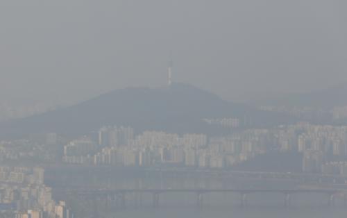미세먼지로 뒤덮인 서울 모습. 