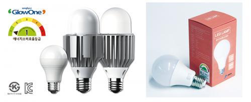 에너지 효율 1등급을 받은 글로우원의 AC직결형 LED램프(사진 왼쪽)과 루멘전광의 컨버터내장형 LED램프.