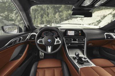 BMW가 ‘뉴 8시리즈 쿠페’의 실내를 공개했다. 사진=BMW 제공