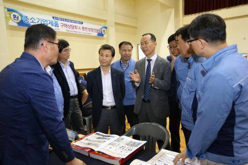 한국수력원자력 고리원자력본부는 5일 부산시 기장군 장안읍 한빛프라자 실내체육관에서 총 40여 곳의 지역 중소기업이 참가한 가운데 ‘2018 중소기업제품 구매상담회·동반성장간담회’를 개최했다.