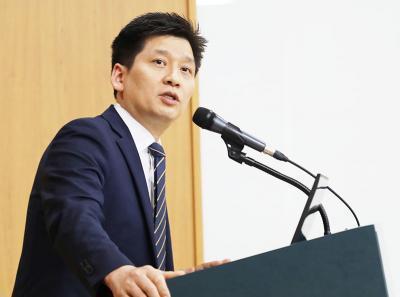 김성원 한전 신송전사업처 차장이 동북아 수퍼그리드 사업 계획에 대해 발표하고 있다.