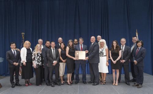 최우석 한국원자력연구원 방폐물운반저장기술실 박사팀이 미국, 스페인과 공동 수행한 ‘사용후핵연료 복합모드 운반시험’이 미국 에너지부로부터 우수연구상을 수상했다.