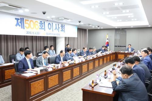 한국전기공사협회는 4일 제506회 이사회를 개최하고, 업계와 협회 발전을 위한 논의를 진행했다.