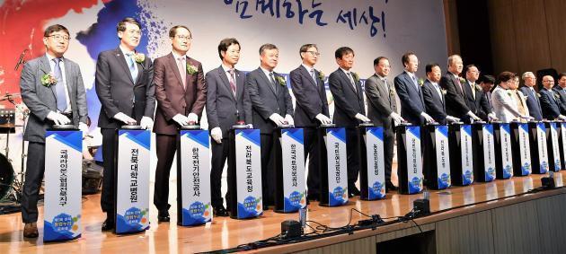 전기안전공사는 19일 전북지역 18개 공공기관과 공동으로 청렴한국 실현을 위한 청렴누리 문화제를 개최했다.