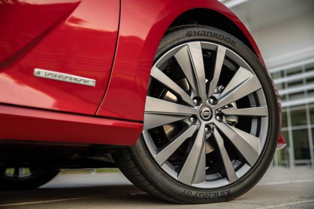 한국타이어가 닛산의 6세대 ‘2019 알티마’에 최첨단 기술력이 접목된 초고성능 타이어 ‘키너지 GT’를 신차용 타이어로 공급한다. 사진=한국타이어 제공