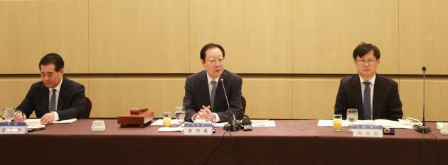 권기홍 동반성장위원장이 10일 서울 쉐라톤 팔래스호텔에서 열린 제52차 회의에서 인사말을 하고 있다.