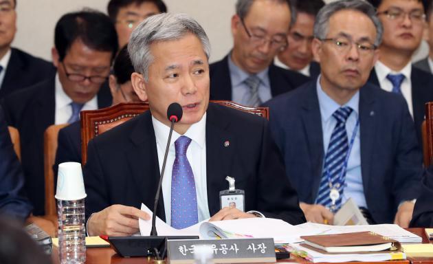 양수영 한국석유공사 사장이 15일 국회에서 열린 산자중기위 국감에서 질의에 답변하고 있다. (제공: 뉴시스)