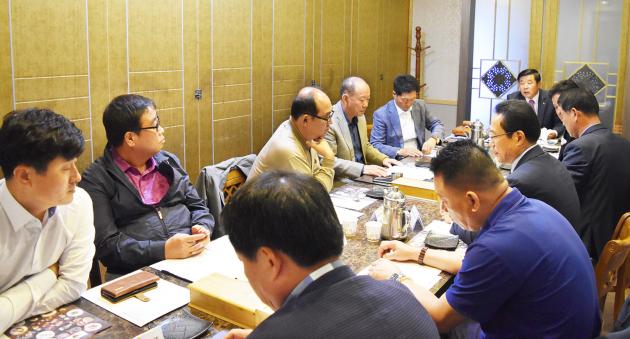 울산시회는 ‘2018년도 제3차 운영위원회 회의’를 개최하고 울산 전기인가족 등반대회와 하반기 잔여사업에 대해 논의했다.