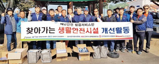 전북도회는 15일 전북 장수군 오룡마을의 재난취약가구를 대상으로 봉사활동을 전개했다.