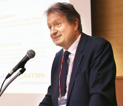 1일 광주 김대중컨벤션센터 3층 회의실에서 열린 동북아 슈퍼그리드 포럼에서 필립 라인하트(Philippe Lienhart) 프랑스 EDF 본부장이 발표하고 있다.