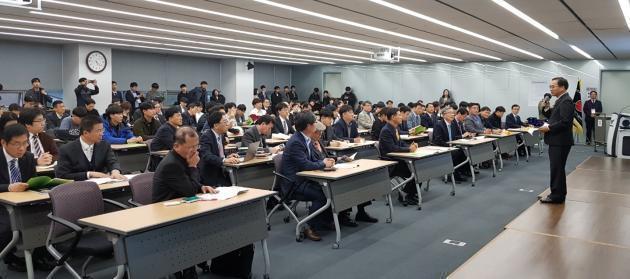 한국조명전기설비학회(회장 김세동)은 9일 인천국제공항공사 인재개발원에서 ‘조명과 전기설비의 미래기술’이라는 주제로 2018 추계학술대회와 정기총회를 열었다.