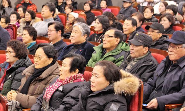 5일 국회에서 열린 ‘제2경인선이 만들어낼 인천의 교통혁명’ 토론회에 참석한 인천시민들이 발표를 경청하고 있다.