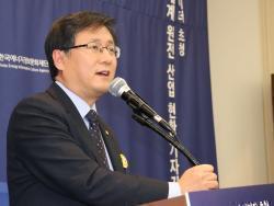 6일 한국프레스센터에서 열린 '2018 세계원전산업동향보고서 기자 간담회'에서 김성환 의원이 개회사를 하고 있다.