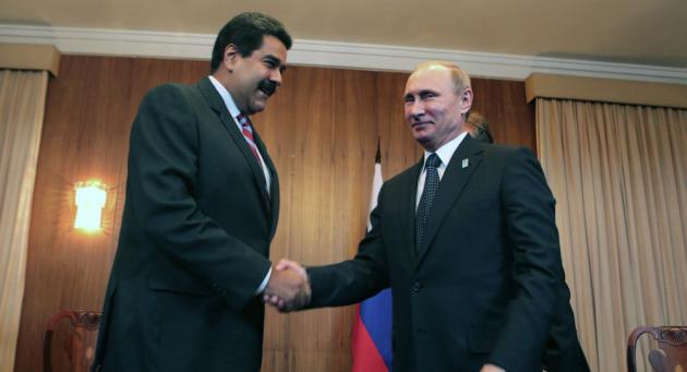 마두로 베네수엘라 대통령(왼쪽)과 푸틴 러시아 대통령