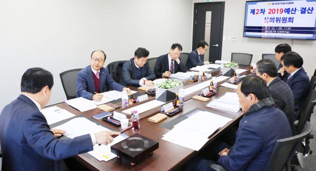전기공사협회는 제2차 예산결산심의위원회를 열고 내년도 사업계획 등을 논의했다.