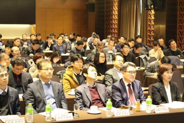국가기술표준원(원장 이승우)은 11일 서울 엘타워에서 자원순환산업체와 인증기관, 시험기관 등 관련 관계자 100여명이 참석한 가운데 국가인증제도포럼을 개최했다.