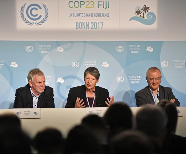 바바라 헨드릭스 당시 독일 환경부 장관이 지난해 본에서 열린 제23차 유엔기후변화협약 당사국 총회에서 기자회견을 하는 모습. (사진과 기사는 관계 없음)