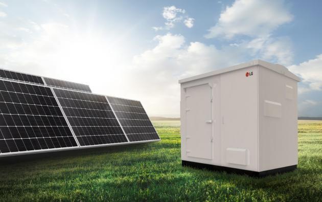 LG전자 100kW급 태양광 발전용 올인원 ESS 제품.