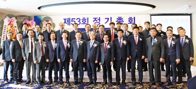 한국전기공사협회 전남도회는 11일 목포 샹그리아비치관광호텔에서 ‘제53회 정기총회’를 열어 주요 추진업무를 보고한 뒤 2019회계년도 대의원을 선출했다.