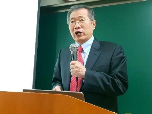 장윤일 박사가 1월 29일 서울대학교에서 ‘세계 원자력의 현황과 전망’이라는 주제로 강연을 하고 있다.
