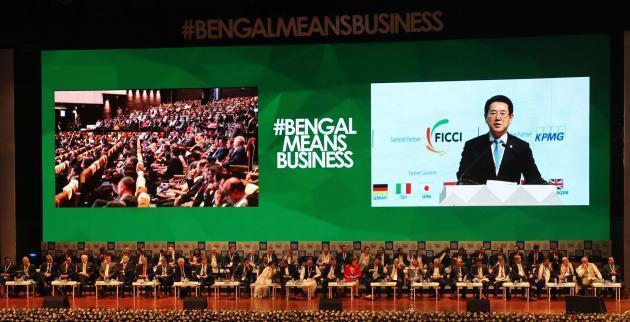 김영록 전남지사가 7일(현지 시간) 인도 콜카타시 비스와방글라컨벤션센터에서 열린 '벵갈 글로벌 비즈니스 서밋 2019(Bengal Global Business Summit 2019)' 개막식에 참석, 전남을 소개하고 있다. 