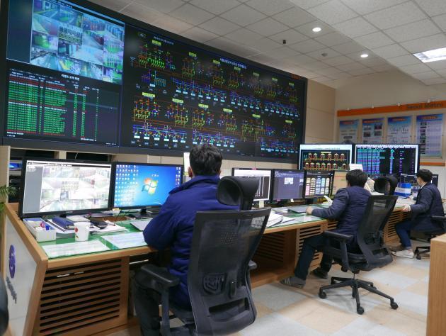 서울교통공사는 최근 서울지하철 3호선 전력관제설비 개량사업을 추진하고 ICT와 연계한 디지털 시스템을 구축했다.