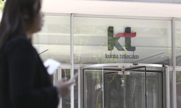 KT(회장 황창규)는 2018년 연결기준(K-IFRS 1115호 신수익회계기준) 매출 23조4601억원, 영업이익 1조2615억원을 기록했다고 밝혔다.