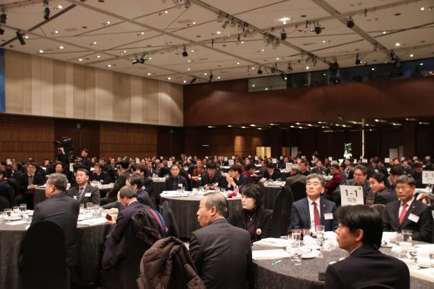 한국전기기술인협회(회장 김선복)는 21일 서울 63컨벤션센터 그랜드볼룸에서 ‘2019년 제57차 정기총회’를 열었다. 총회에는 전기기술인 550여명이 참석했다.
