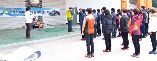 인천시회 산악회는 시산제를 열고 올해 회원들의 사업번창과 안전산행을 기원했다.