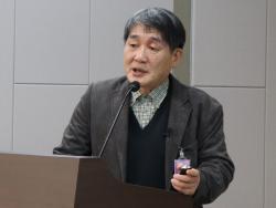 11일 국회에서 열린 '후쿠시마 원전사고 8주기 국제전문가 초청간담회: 후쿠시마의 현재와 대만의 에너지전환 간담회'에서 장정욱 마쓰야마대 경제학부 교수가 발표를 하고 있다.