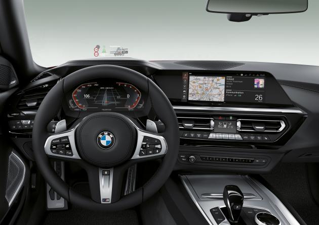 BMW ‘뉴 Z4’의 실내는 운전자 중심으로 설계됐다.