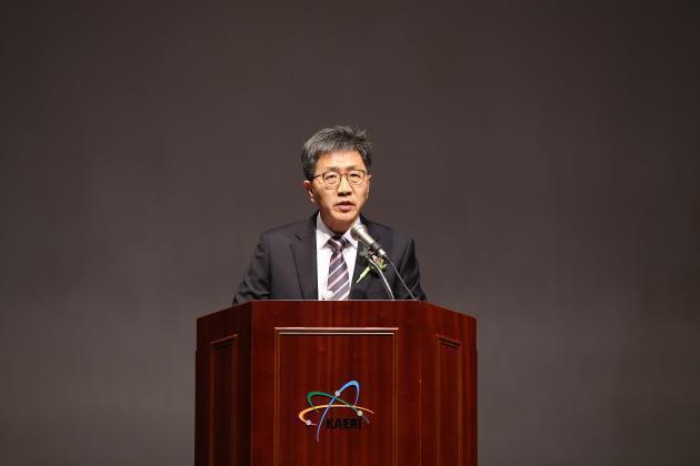 박원석 한국원자력연구원 신임 원장이 1일 연구원에서 취임식을 가졌다.
