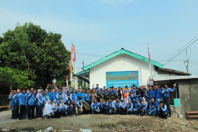 포스코에너지가 인도네시아 사망라야 인근 지역에서 전기시설 보수 및 환경개선 봉사활동을 펼쳤다