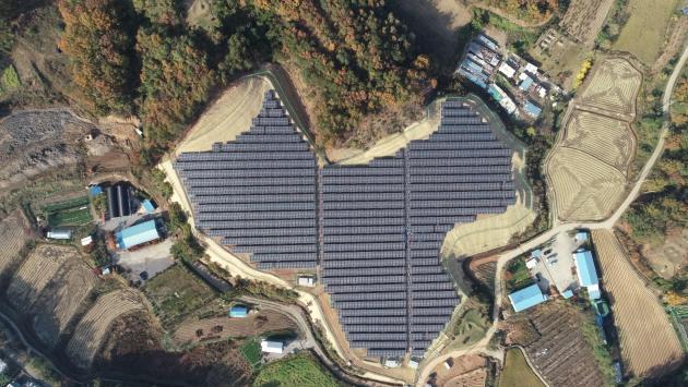 메가솔라가 건설한 천안A구역 태양광발전소 전경