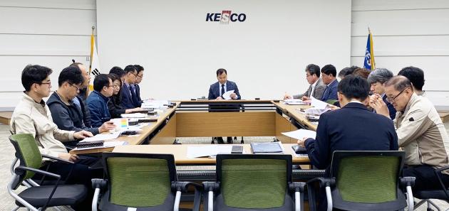 전북도회는 전북혁신도시 이전 공공기관 간담회에 참석해 전기공사업계의 애로 해소를 위한 방안을 논의했다.