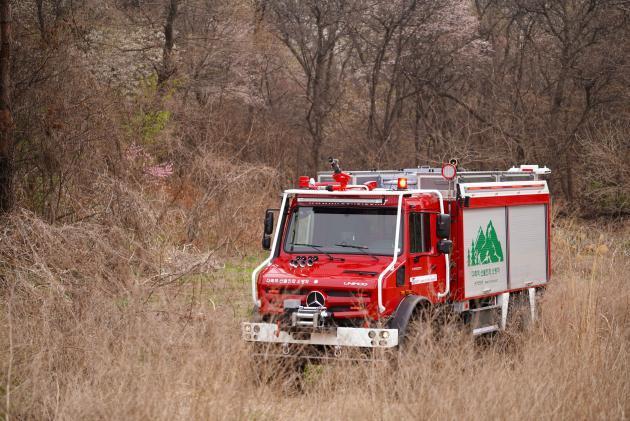 다임러 트럭 코리아가 산악 지형의 화재 진압에 탁월한 성능을 발휘하는 메르세데스-벤츠 유니목 다목적 산불진화 소방차를 국내 시장에 선보인다.