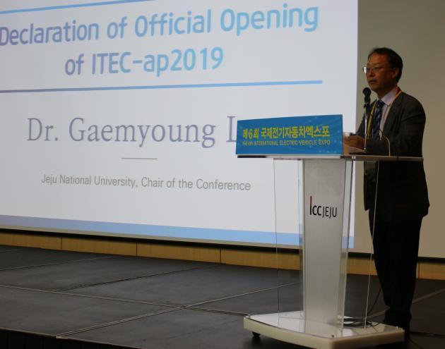 이개명 제주대 교수가 지난 8일 ‘아시아·태평양 IEEE 운송전기화 컨퍼런스’ 개막식에 참석해 기조연설을 했다.