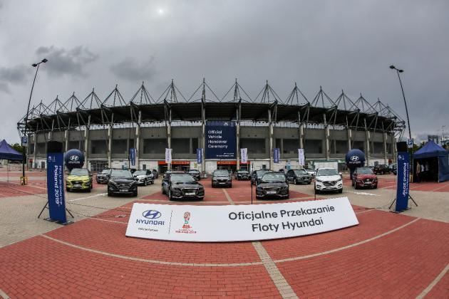 현대차가 13일(현지시간) 폴란드 우치 비제프 경기장에서 자사 폴란드법인, 피파, 폴란드 축구협회 등 관계자들이 참석한 가운데 ‘피파 U-20 월드컵 폴란드 2019’ 공식 차량 전달식을 진행했다.