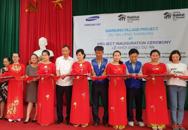 삼성물산 건설부문은 지난 14일 베트남 타이응우옌성 푸쿠옹 마을에서 삼성마을(Samsung Village) 7호 사업의 착공식을 열었다.
