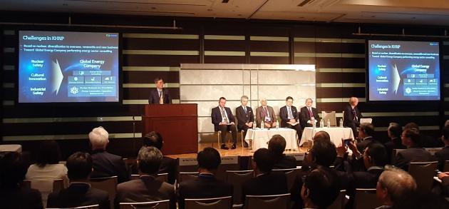 정재훈 한국수력원자력 사장이 15일 일본 도쿄 힐튼호텔에서 열린 세계원전사업자협회(WANO) 30주년 기념식에 참석해 발언하고 있다.