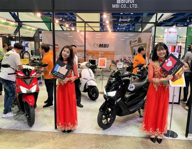 엠비아이가 1만160건의 사전구매예약을 기록한 전기 오토바이·스쿠터 ‘MBI S·V·X’ 모델 3종을 국내 출시한다.