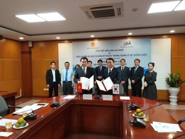 대한전기협회는 베트남 하노이에서 베트남 산업무역부와 ‘전기설비 관리시스템 기반 구축을 위한 MOU’를 체결했다.