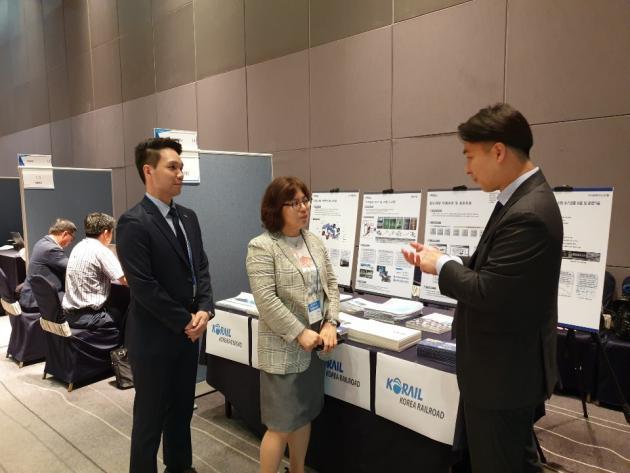 코레일은 ‘2019 경남 일본 수송기기 조달상담회’에 참여해 우수한 기술력을 지닌 협력사의 해외진출 지원을 실시했다.